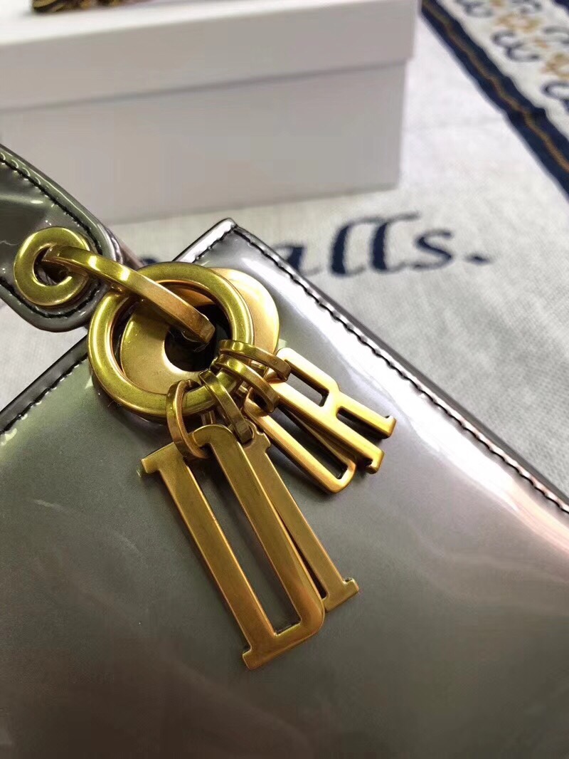 z957500180121_b01a590faf9e74a8aa4fd41e8cc73641