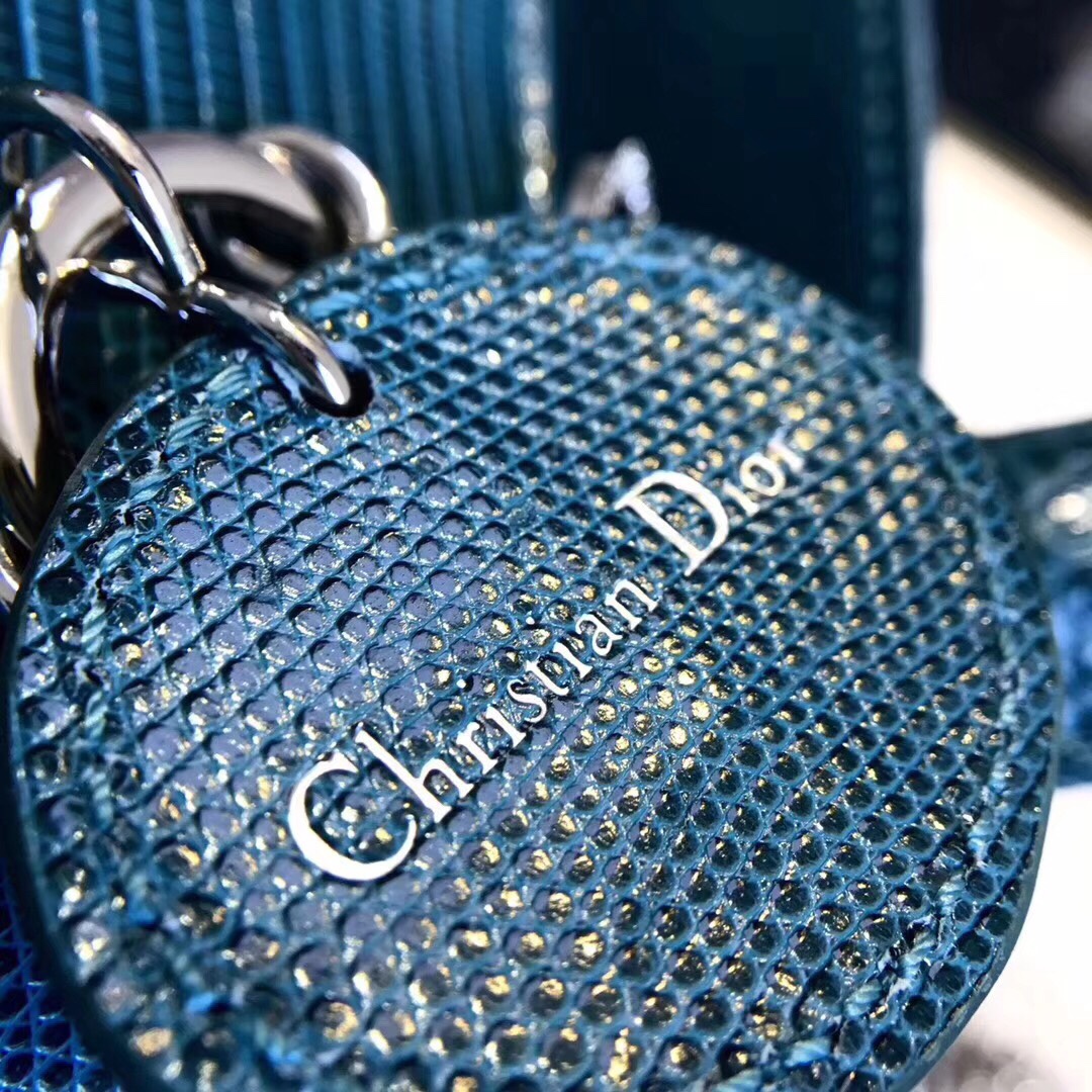 z1063553303820_9b5da8035be7ab4b4a8abf86f499193d