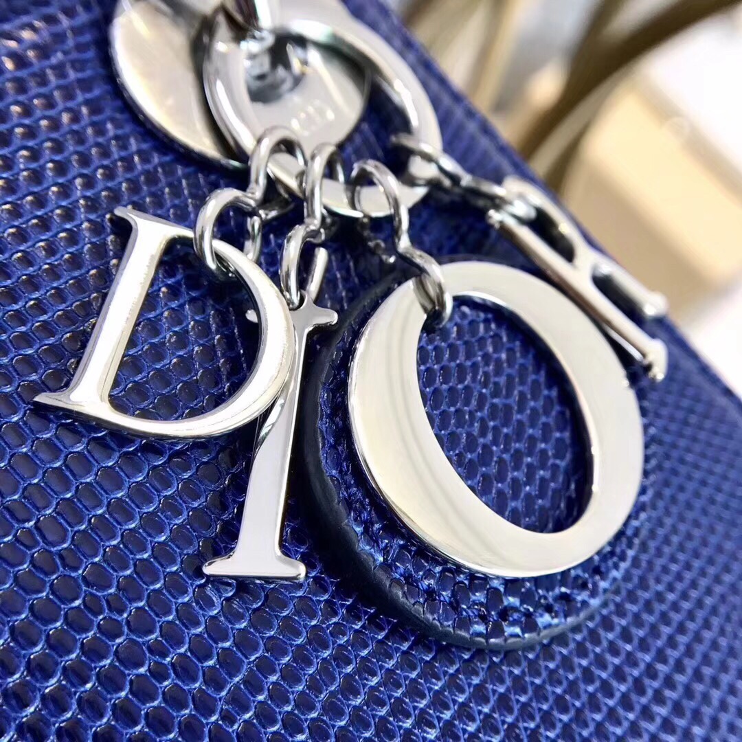 z1063553309158_a451765f30a91d66bcffc8732b38f73d