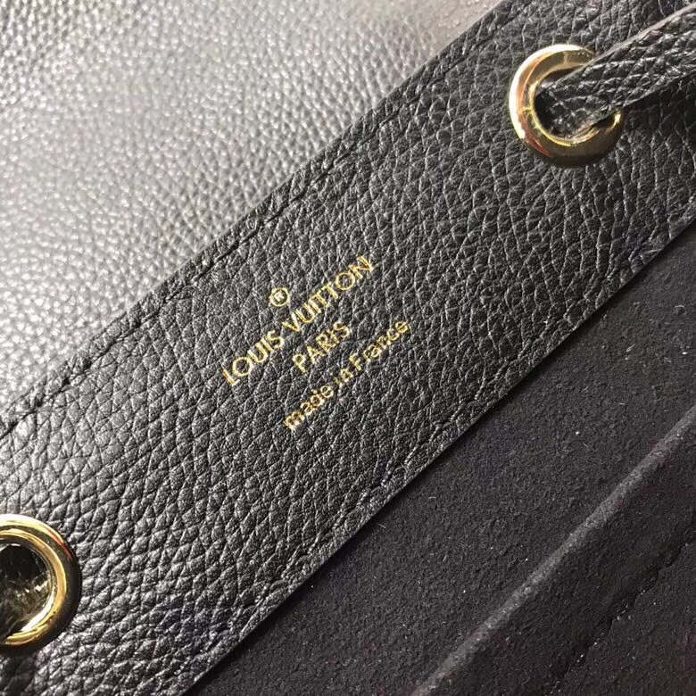 z1074761330752_288d1a9d110aaae95052656f829b2e2d