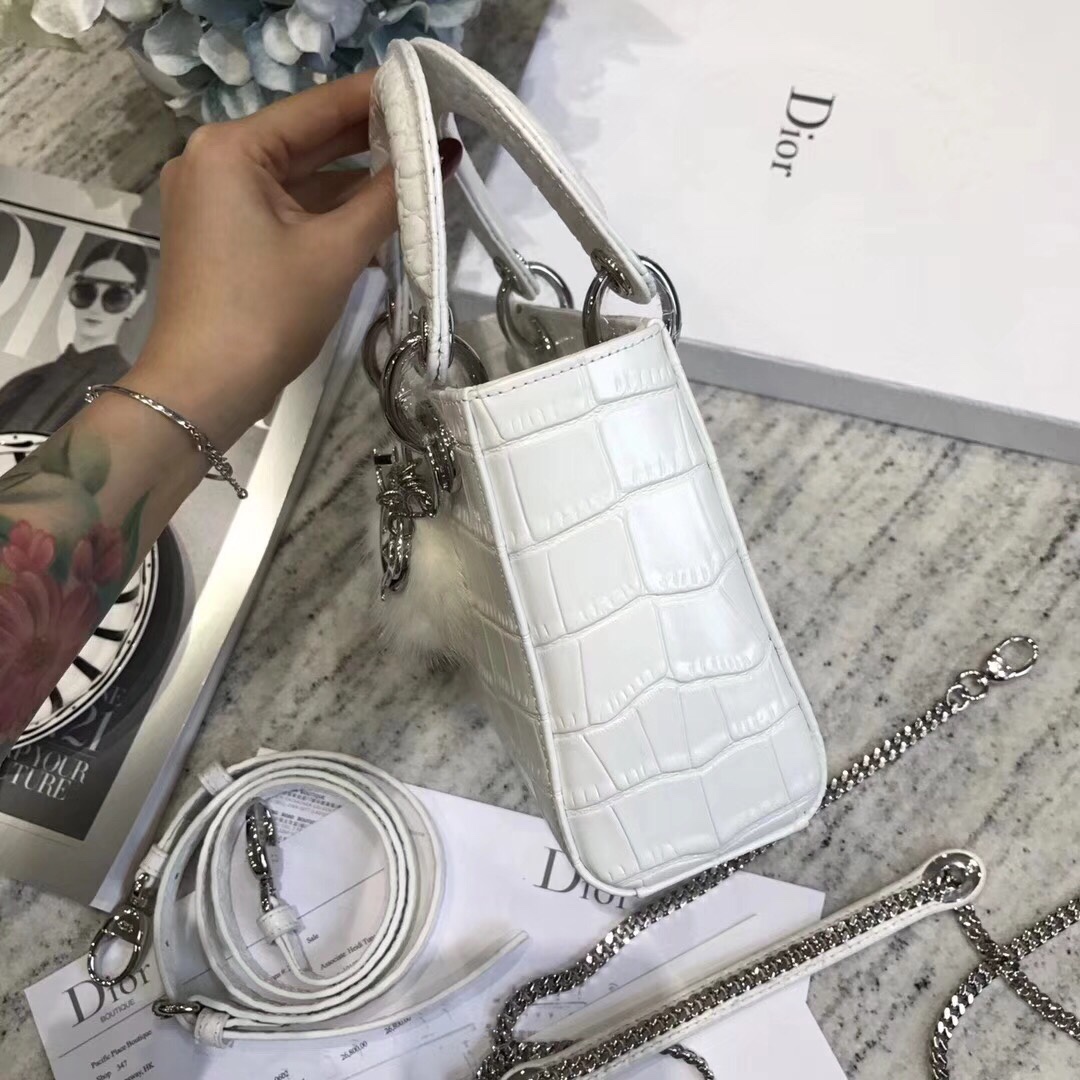 z1090355360707_2446965a66d7ad08091fe8a373c170bf