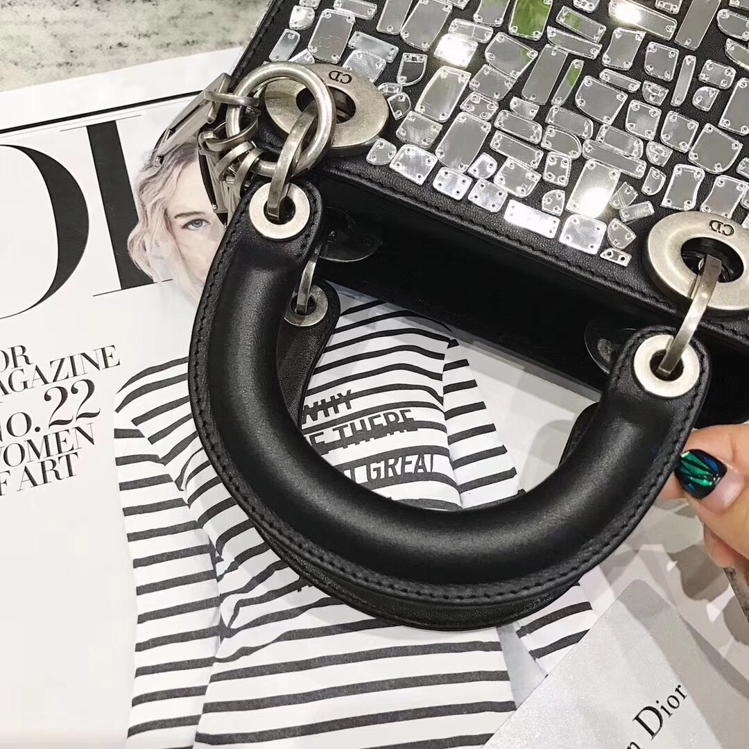 z1090353810688_41318c097d791072e9c3b430365be23b