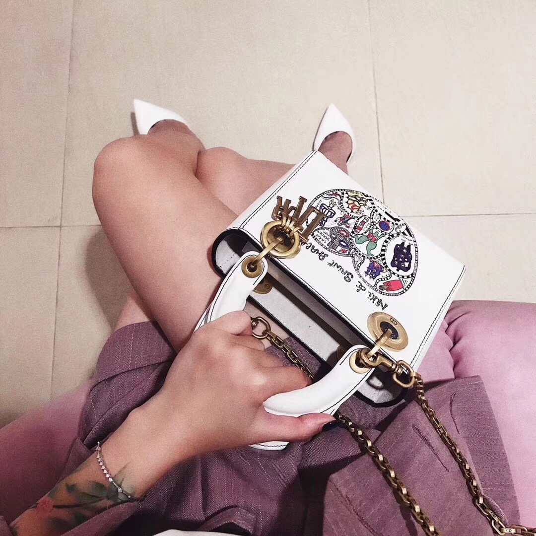 z1109454455696_a4d9dfc1a894ed3408e048cd9bac5474