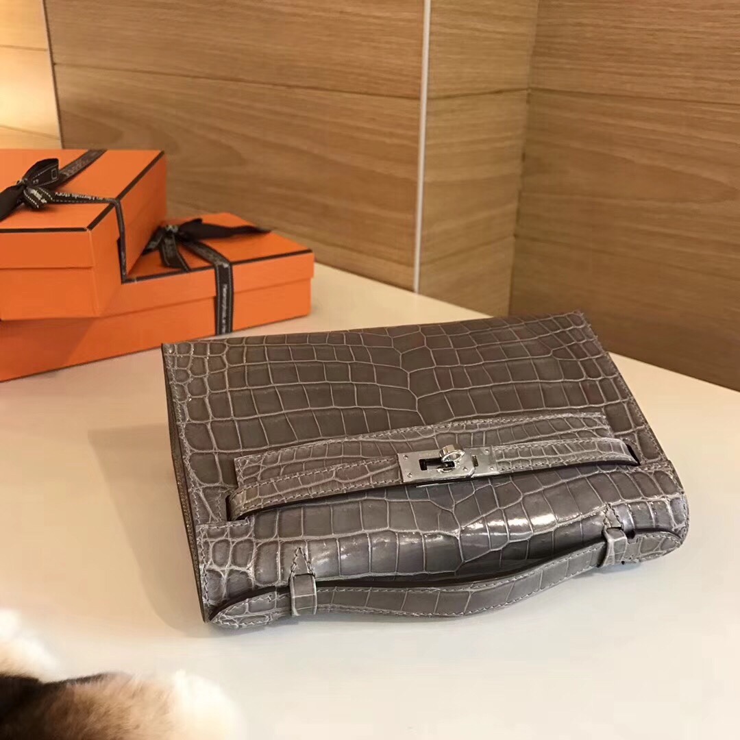 z1114845019910_57816243197cc00cc77c2c79a34207dc