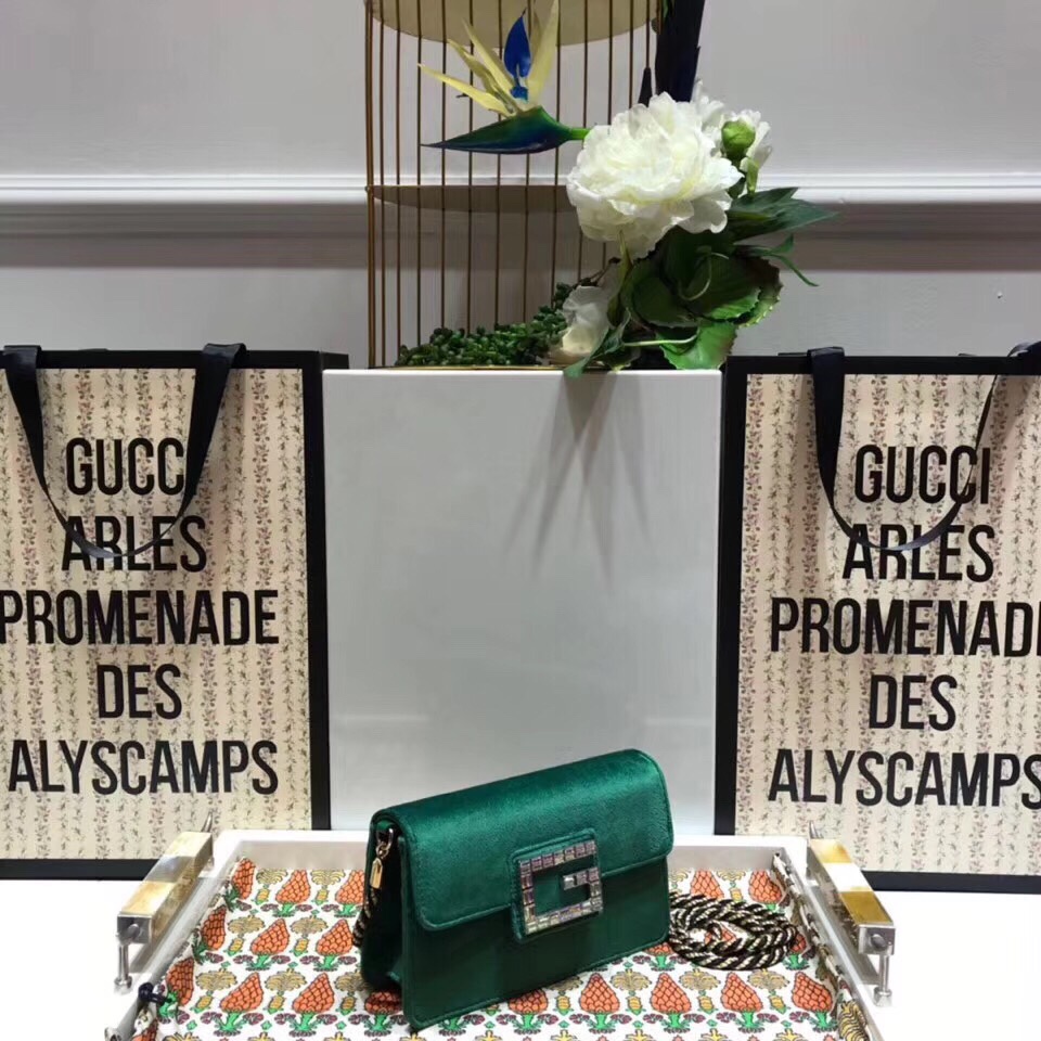 z1113853850255_60d40683a1639d7caed1c3be7641b516