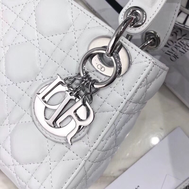 z1151651721960_cd9cc8e1d11adf0ea7460aff13b11f36