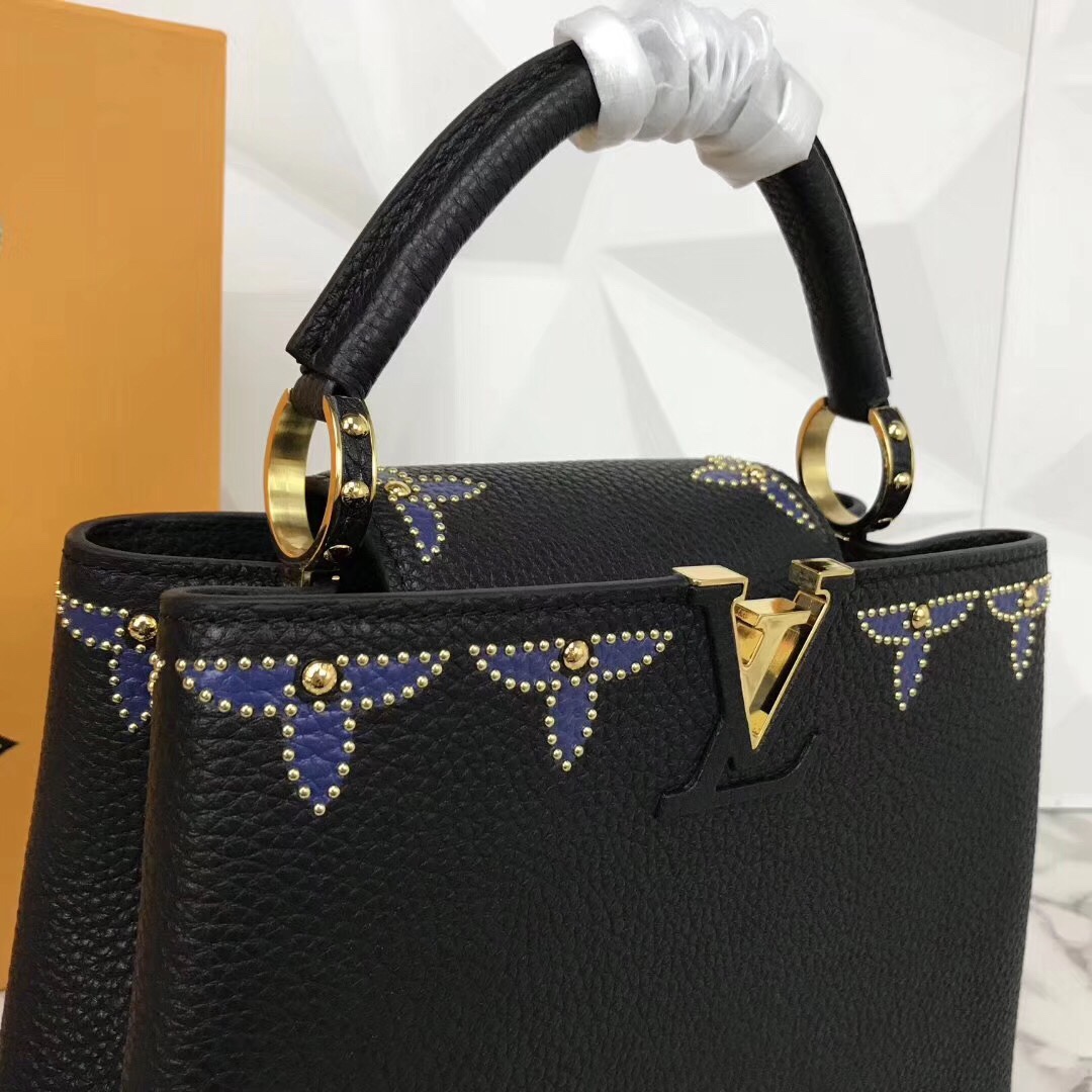 z1169155344761_ecf7fcb7554126078a2964cccb9c000b