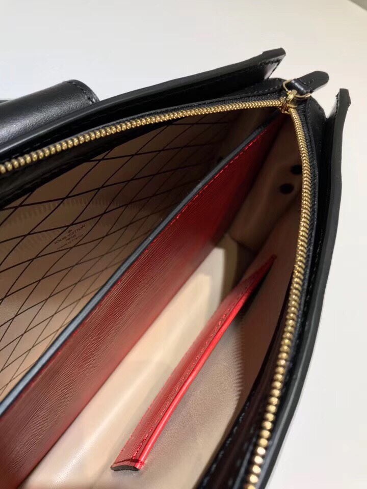 z1184442121940_252c982438526861b6659d8f26205938