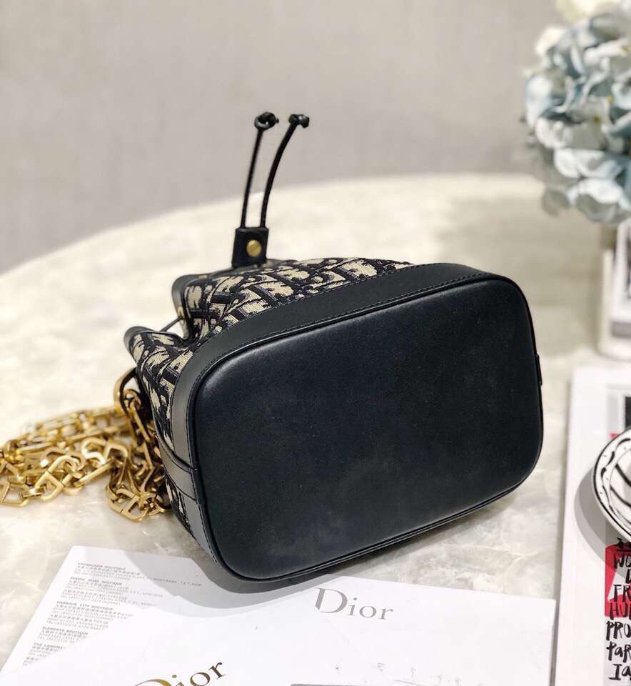 z1222088563940_8ca293b7b3c82a3626865abea819e66c