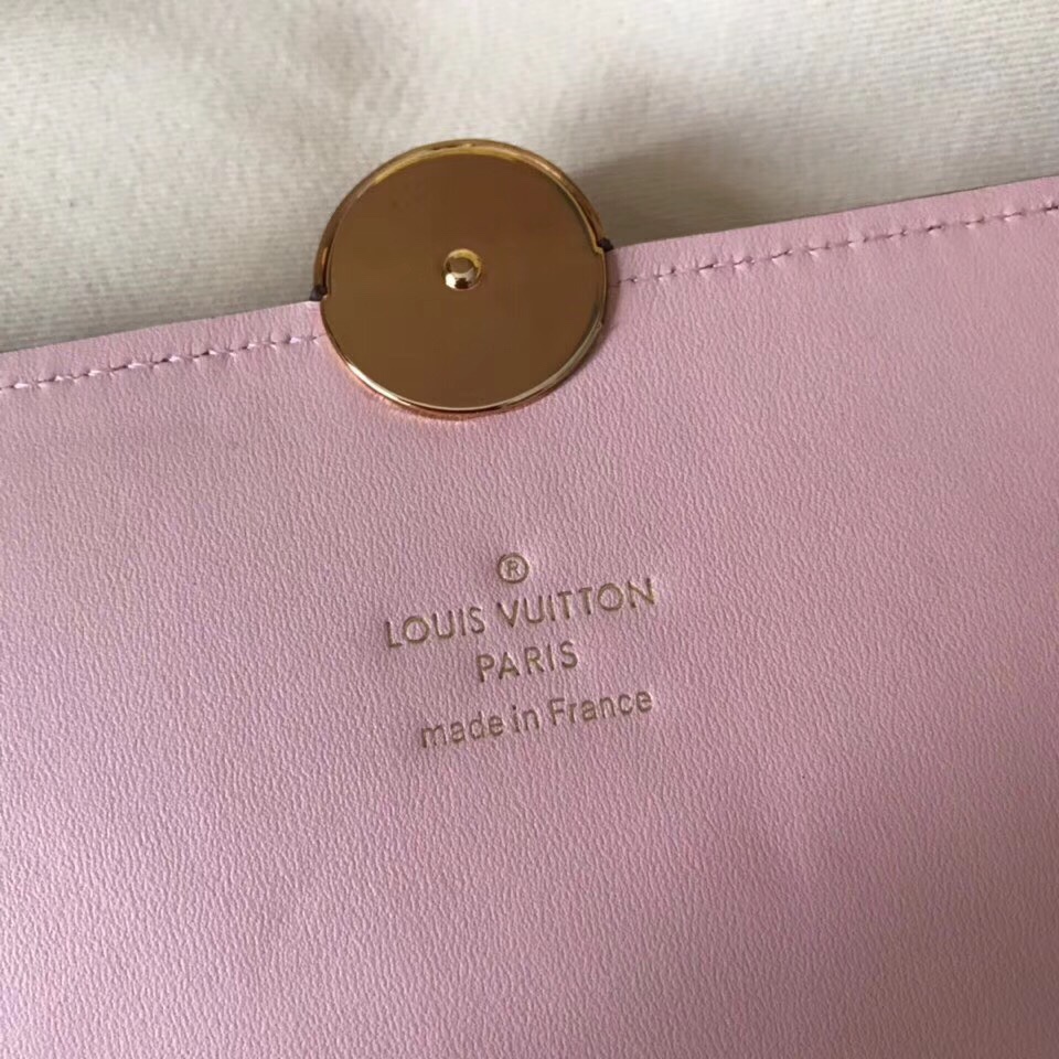 z1243770055607_e6574846bb721c03152a8aef9d1206bd