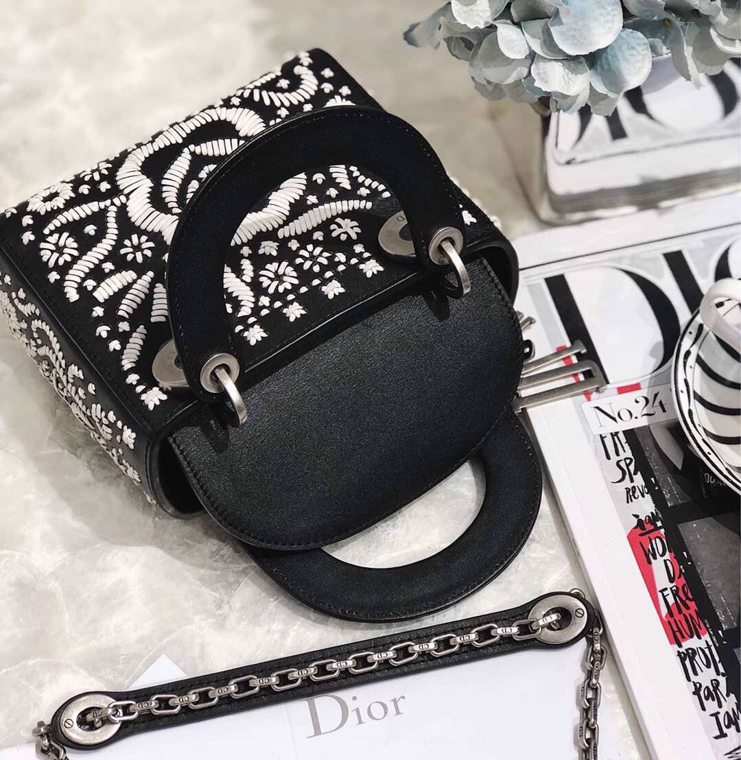 z1246043403313_58a01c6bf95214815f251b8f61883bb8