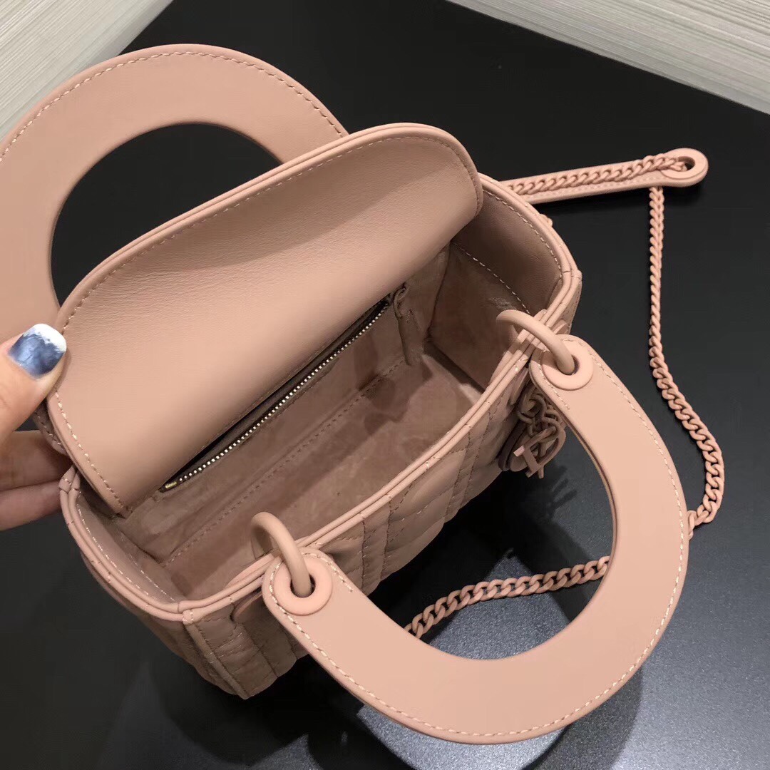 57fbd034915a77042e4b