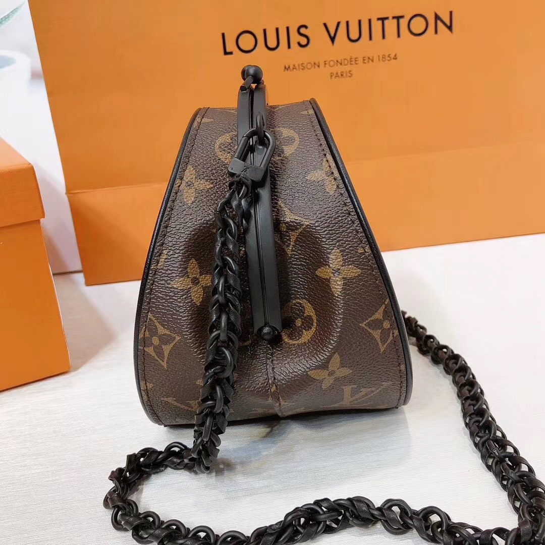 z2025922745632_6167ad54f03cfff4d9cb633a4d1e9b2a