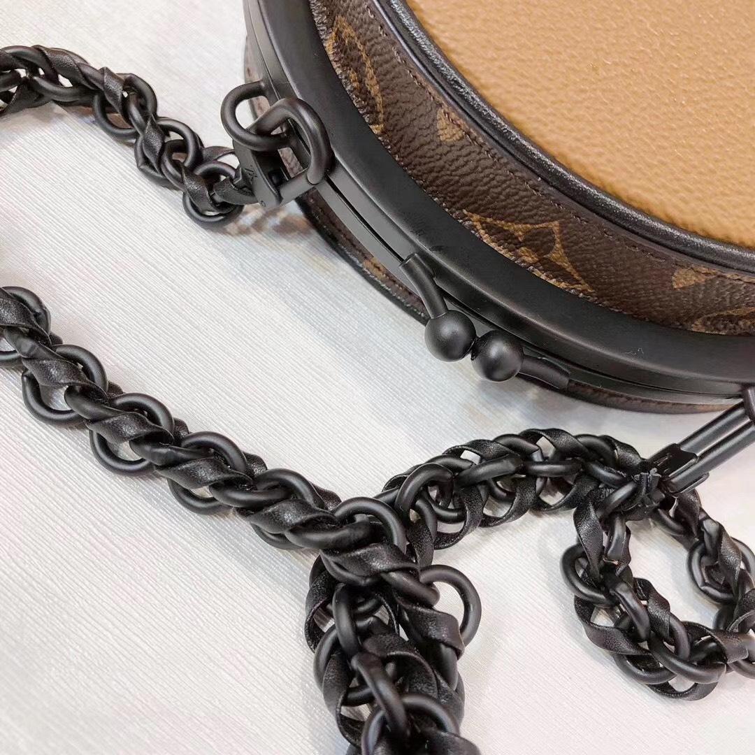 z2025922745659_9f775df0a77df64f42a4de683f62cb62