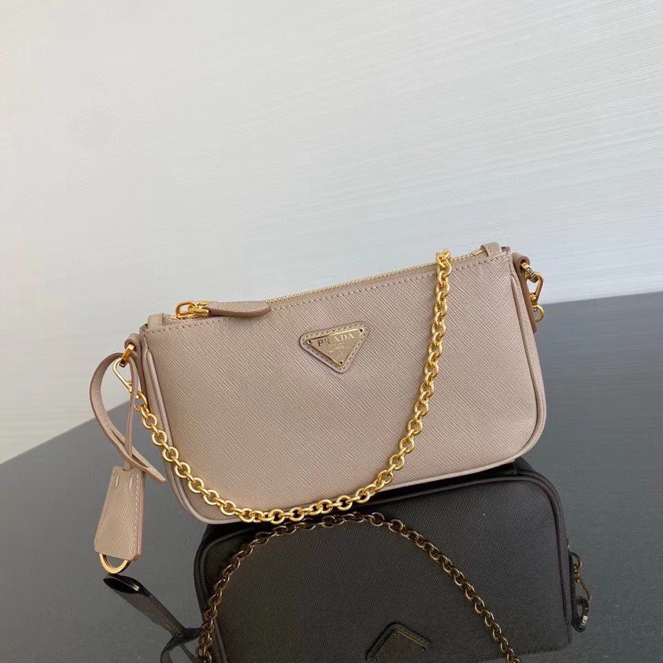 z2025922503539_fb58a8fa2a16945e3679871613f06ade