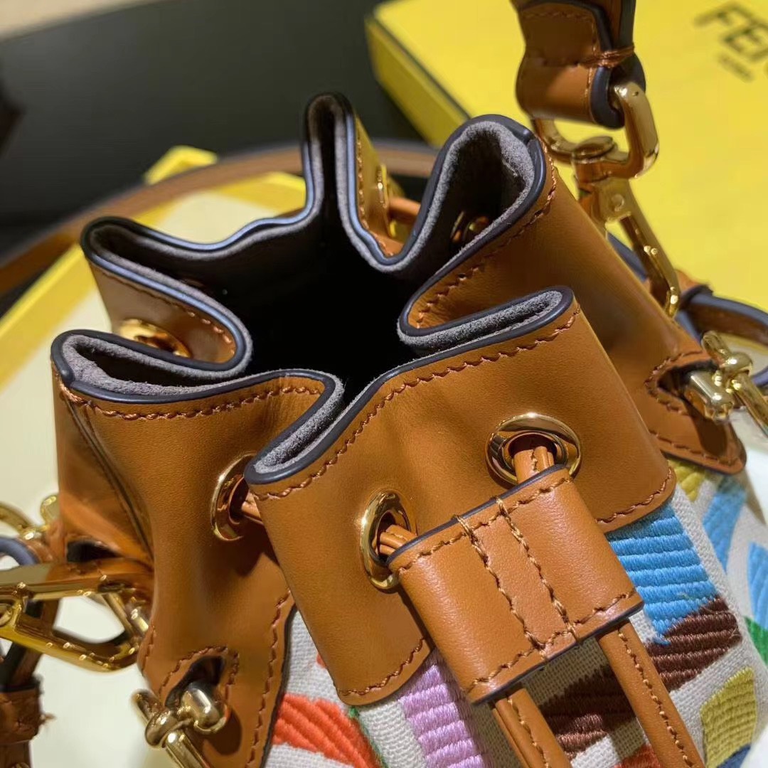 z2025922119089_682e2fff8a95c279f16d0866df6a2633