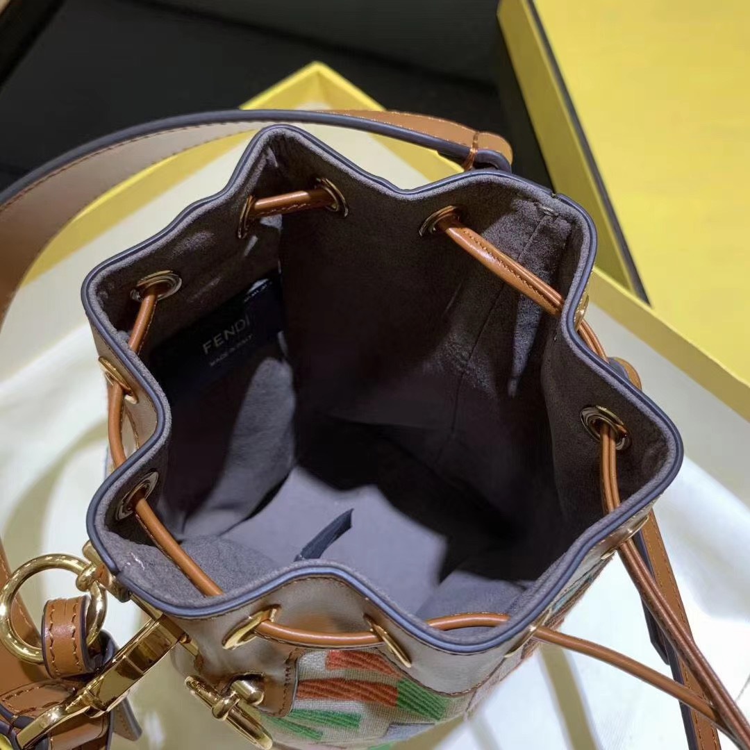 z2025922119092_1c8a1bab357a87064921801b9810619d