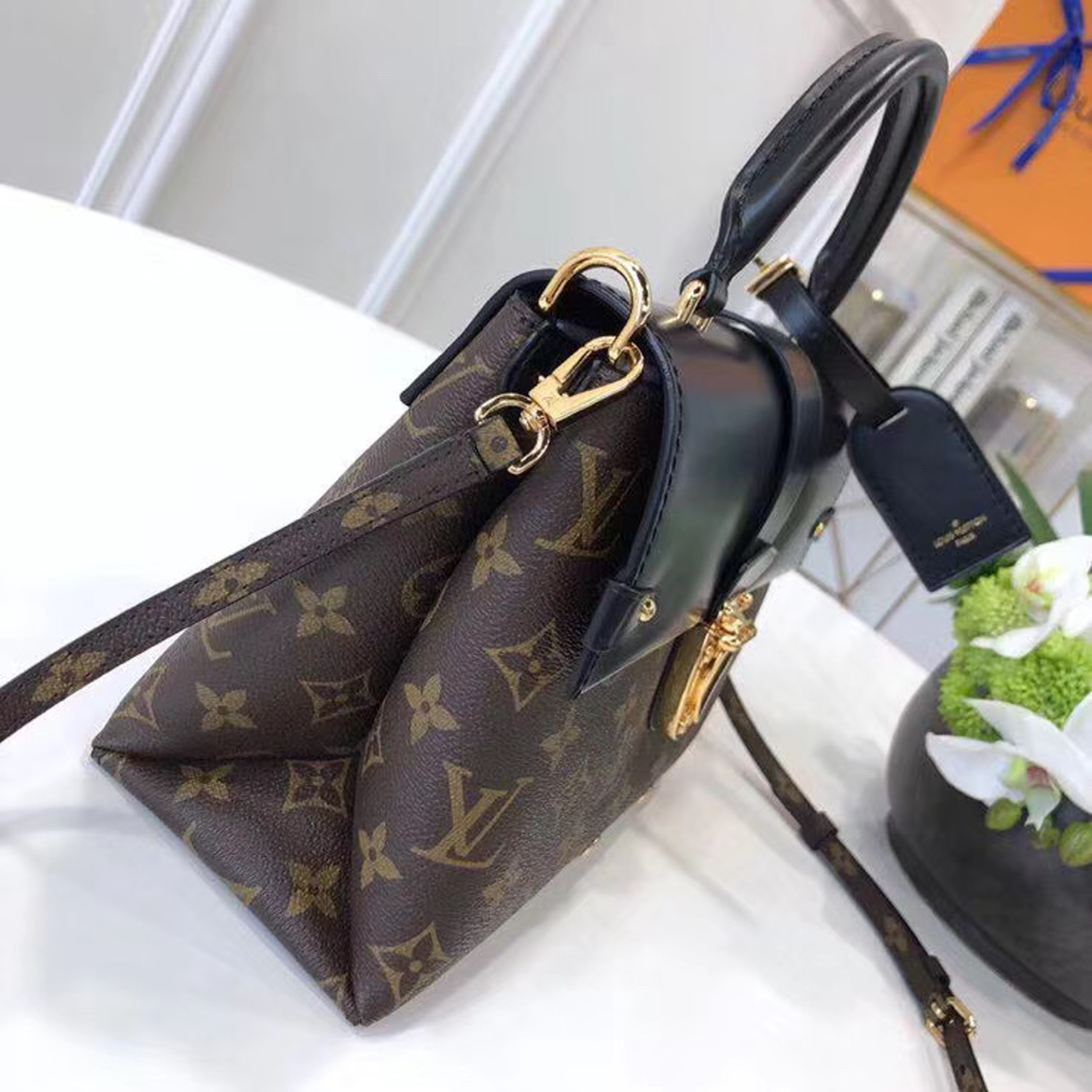 z2090519040934_0001d6f76860b8ae56914e2757fa7c04