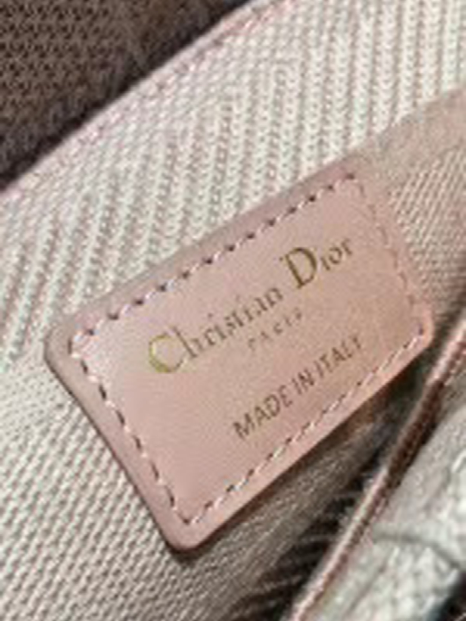 z2103623668683_c03998a1652f4f94202e4d58e0a4e328