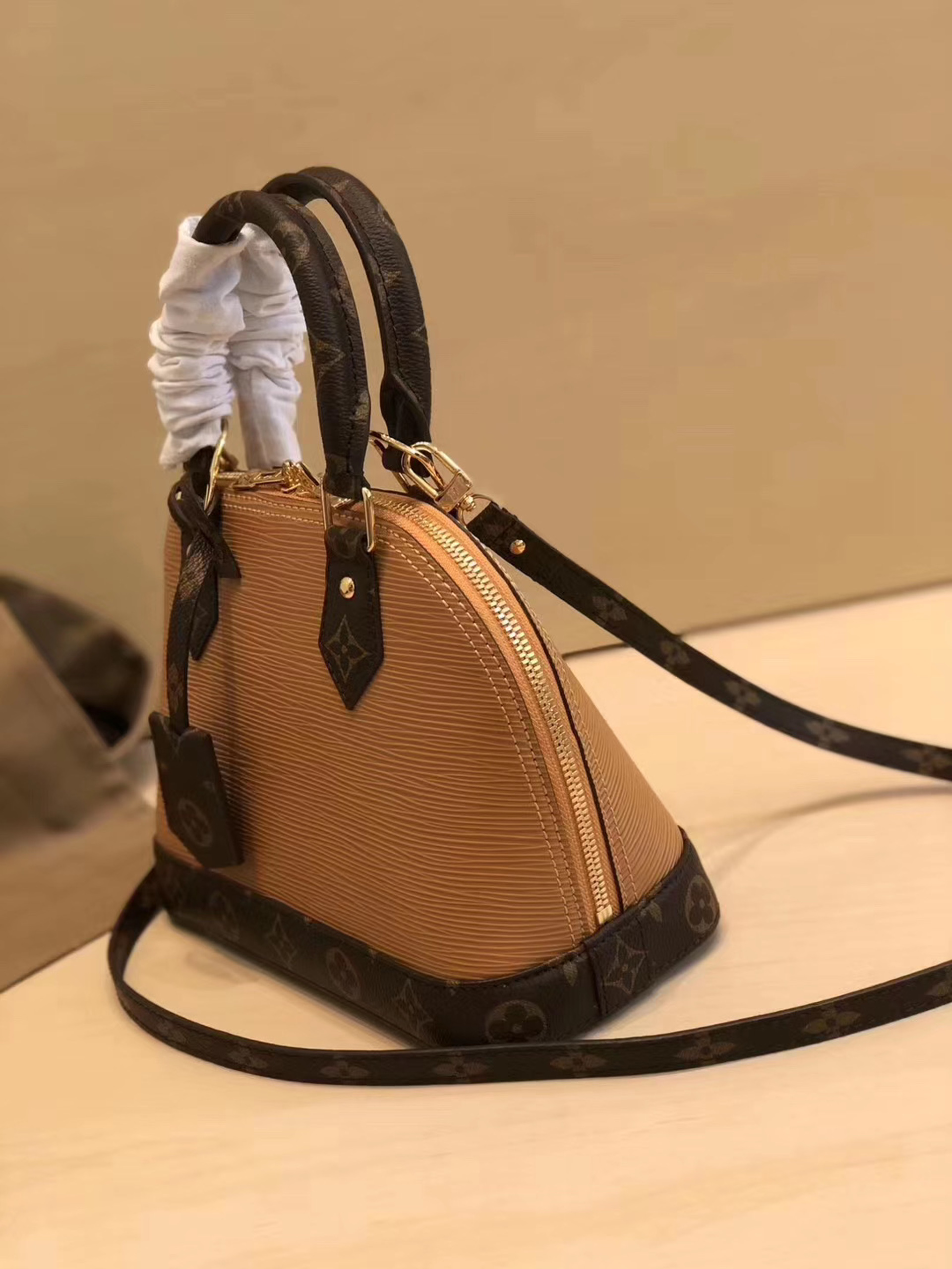 z2103624812063_e8d43ccf2c609417cf32fb52faaa71b4