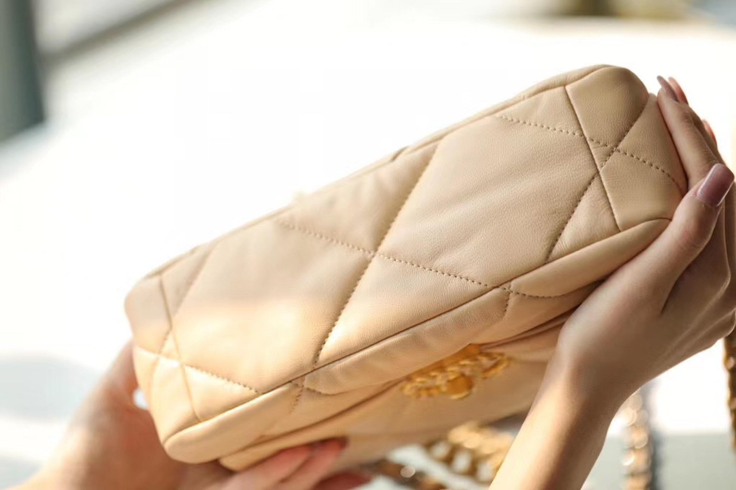 z2103643791119_0389c08f99b9390dc4e95439cb1bf412