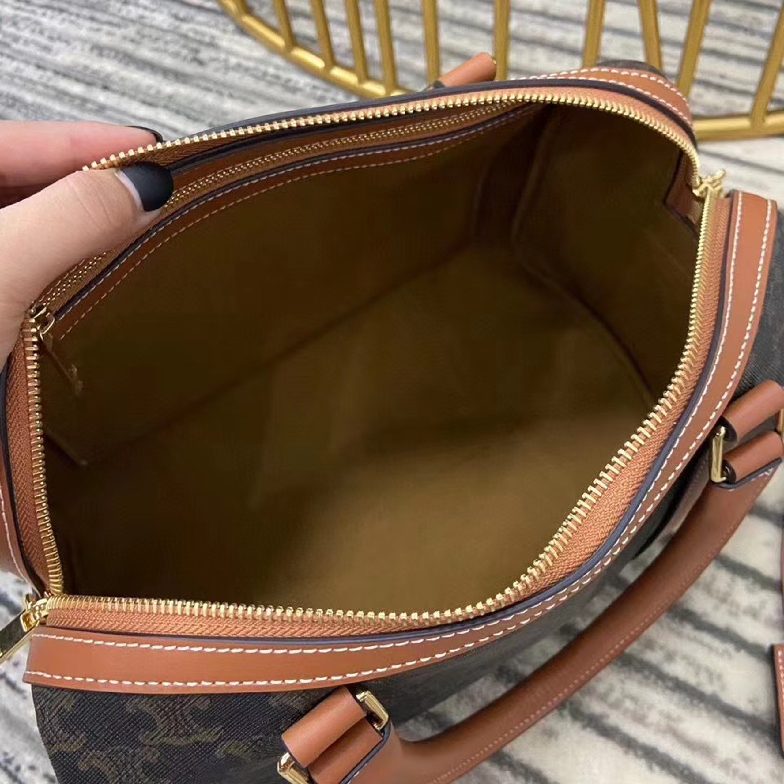 z2106994062204_60b39a239cb4b7cbac98c79c56879d23