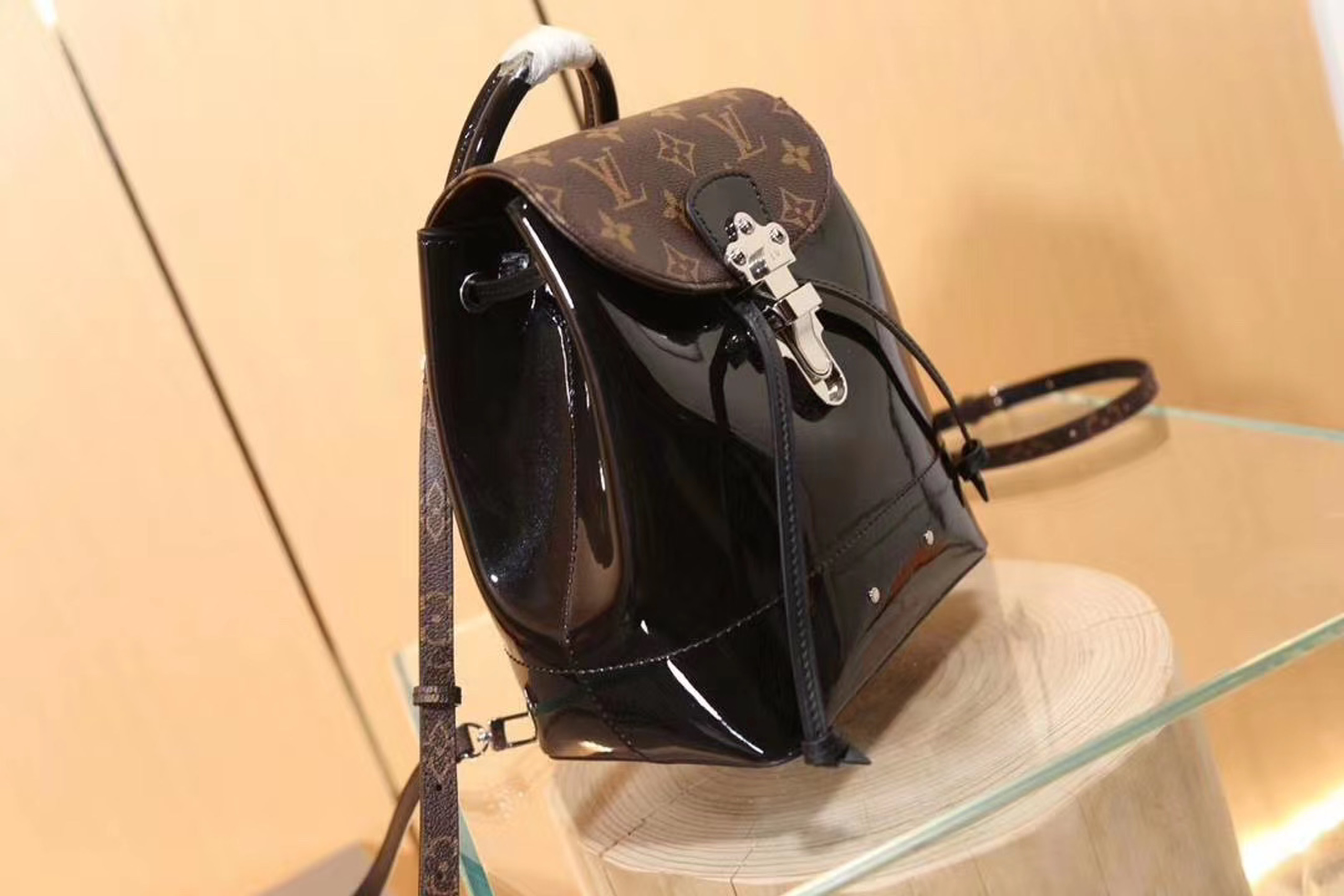 z2106404916413_e6ce05b17cb75d3298fa7bebb04a3ce3