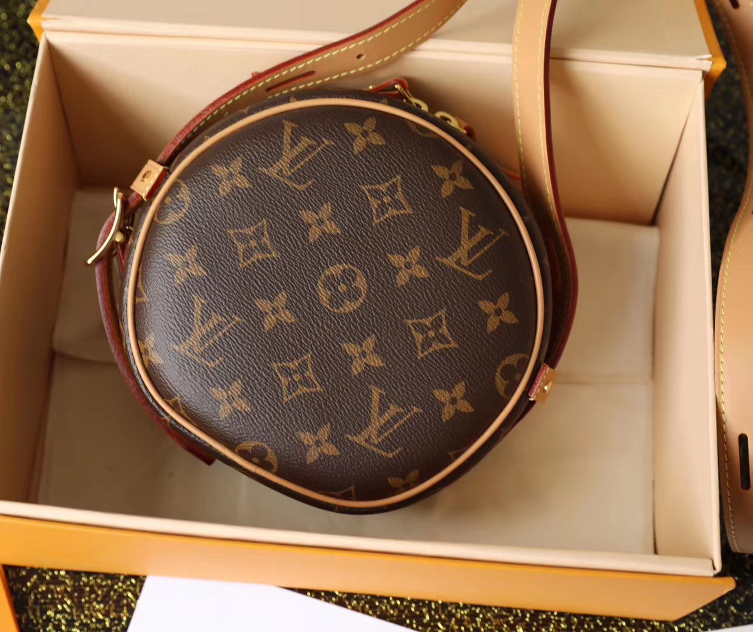 z2107003512063_5bdad7a0af607e6225783b7dcf7afcc9