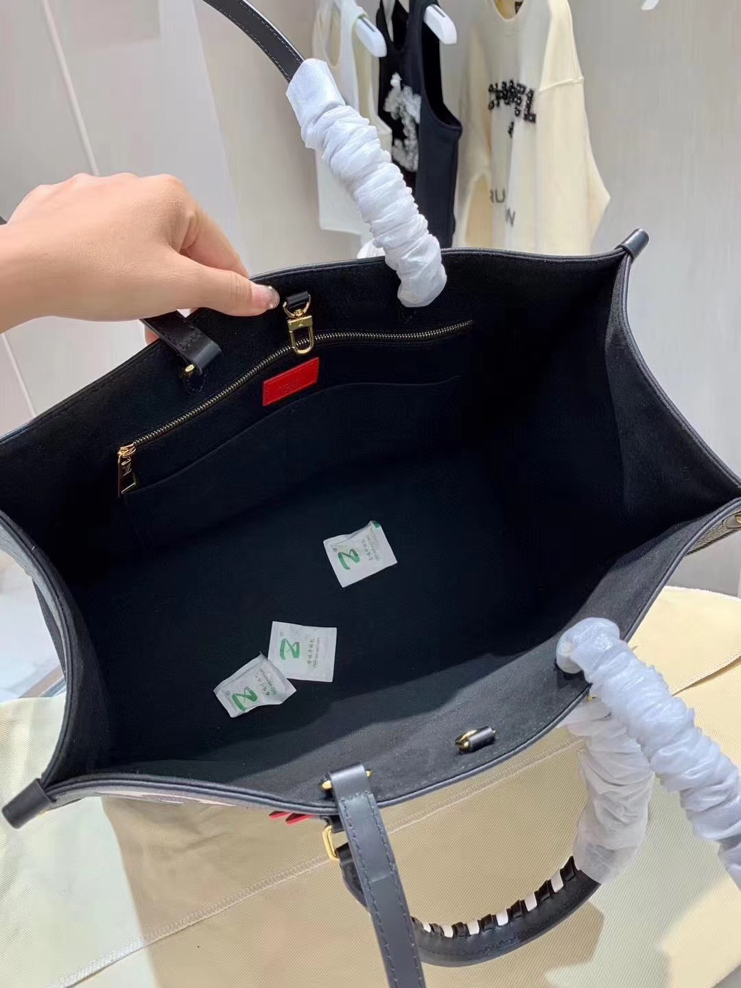 z2093864329221_bc4b23a4957bf2e7e1c7a66a10743fc0