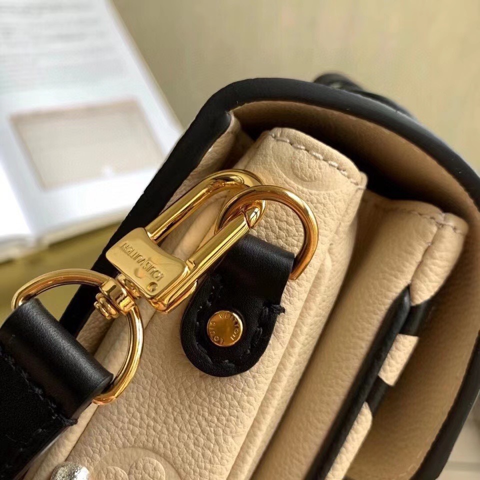 z2093864714895_6082fc1d0f9da41e265ac84785f138d2