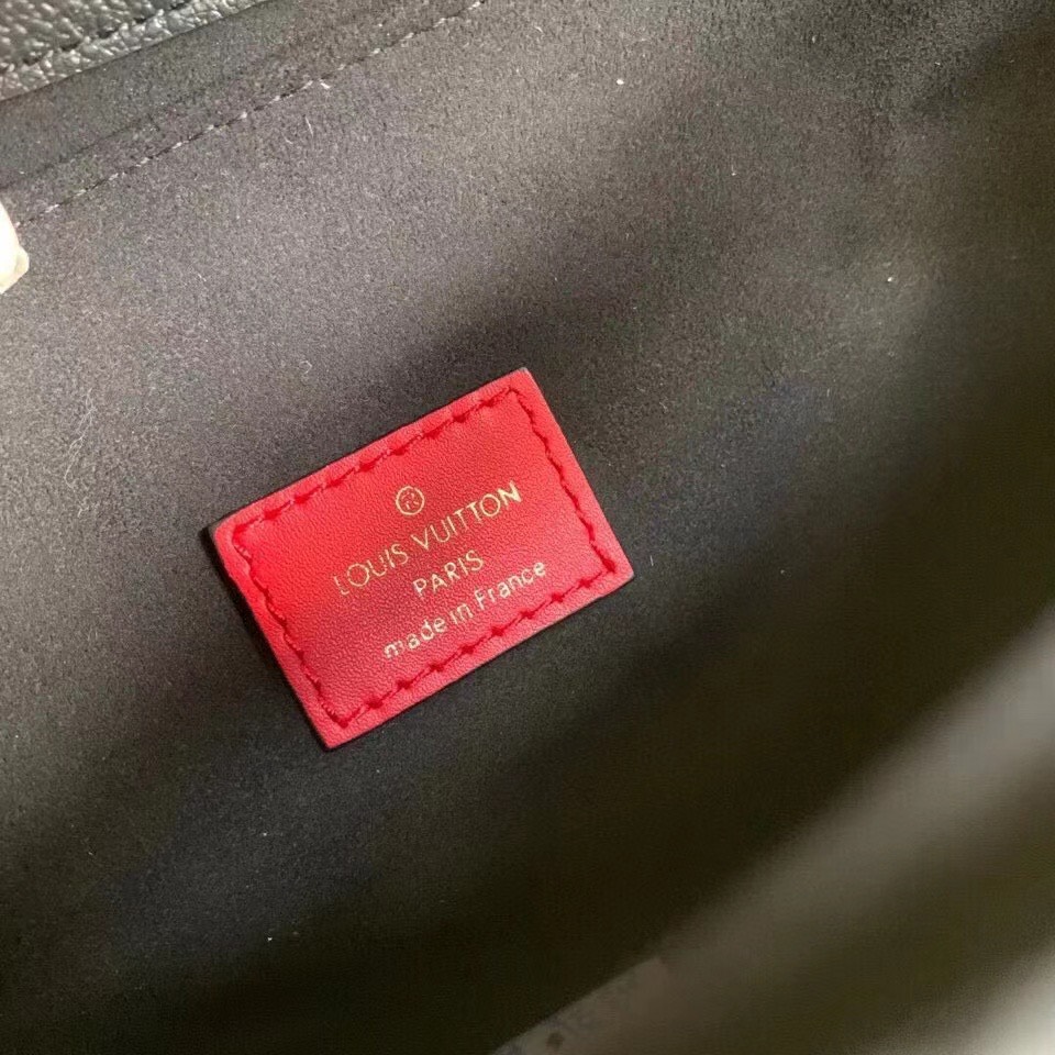 z2093864946589_90408e5bb02fb49ef861c16e9e9d3277