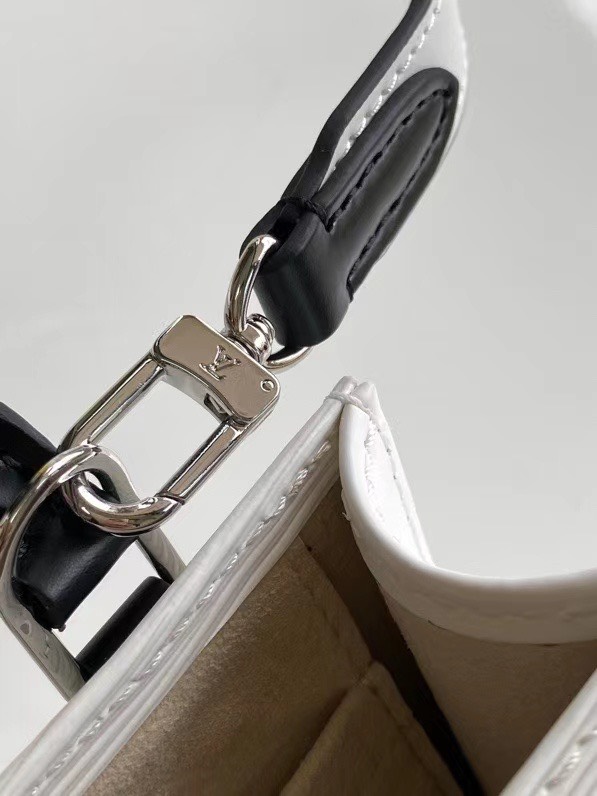 z2120930071403_f653a97404bf094c911f00572d44b5f7