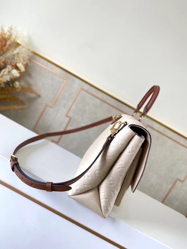 z2123032130864_80deb599f0d5fa063da761734c60ac12