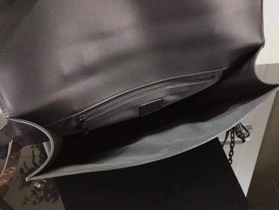 z2121051475249_270868dc86068f3cc97716856f63f8a7