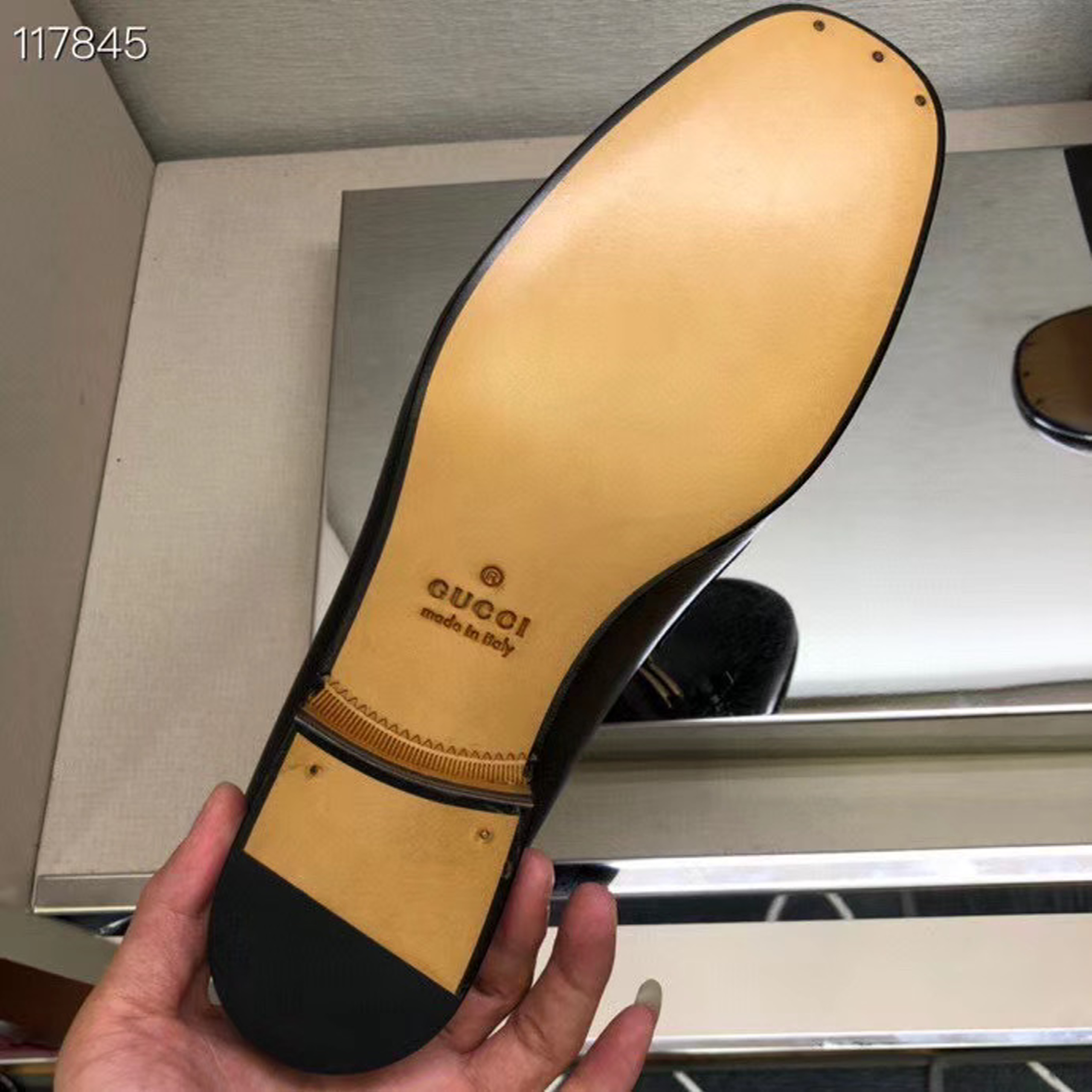 z2156476011969_aae3ba177fcf3692677426e01980e28e