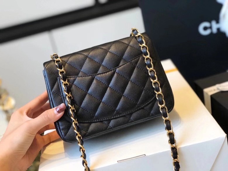 z2157907122286_bd19a49c48d829e24886f19f2249b75d