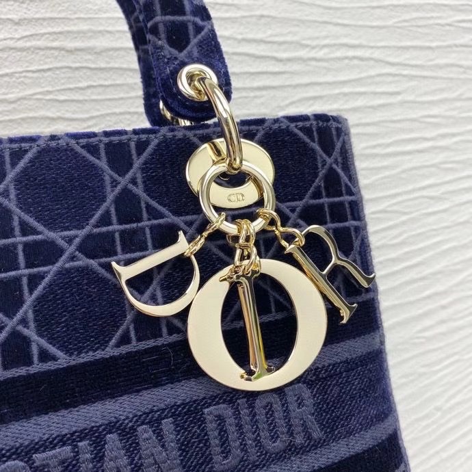 z2195592328928_1a02ea99ea2078a19b1f1eb7a68255a5