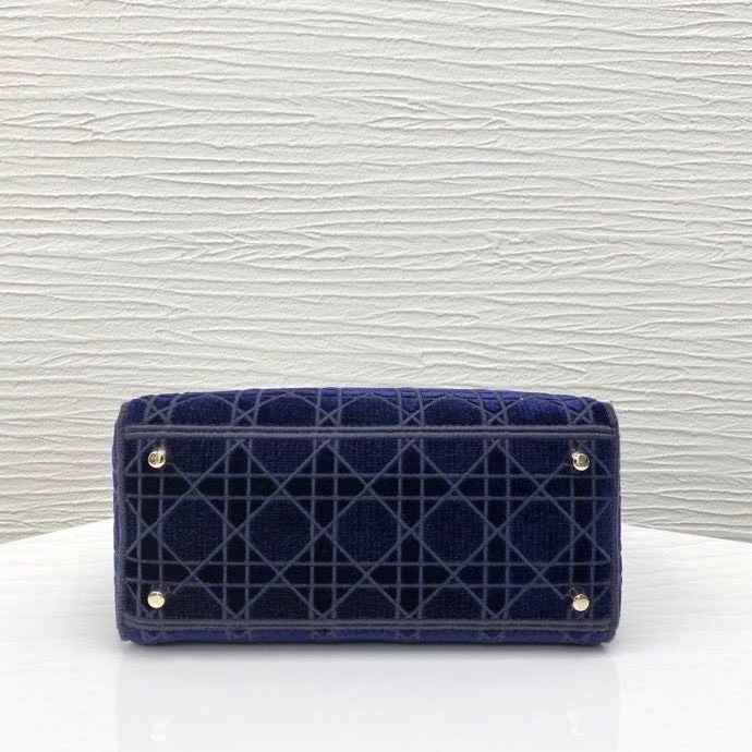 z2195592328929_aec3aefc2cd21910d9df23d1999c098e