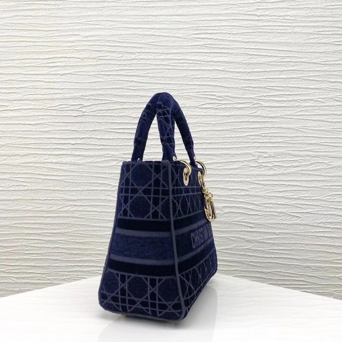 z2195592328931_d4783559e0ca49d5e86272b957405c5c