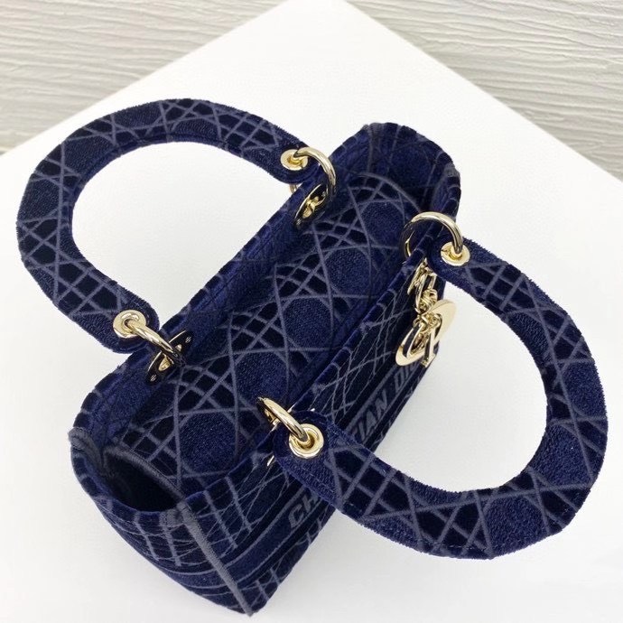 z2195592328933_3ab3e1c094422672f705c6d9fea17125