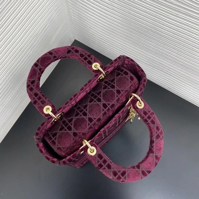 z2195592501087_170914e83a9a267b91d2ea5ada7f1ed6