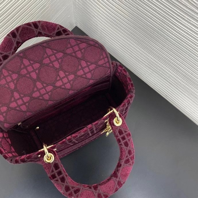 z2195592501105_516ce7cf57cbeb9d4f172345dfc6d6c0