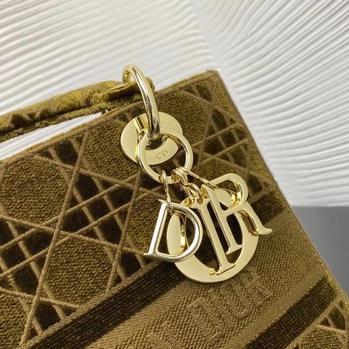 z2195592661201_e38bbaae6681536072104622cb98a036