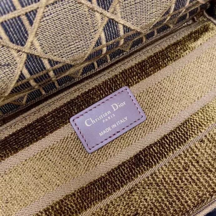 z2195592661203_bfa2cbbc04ec34fba2d51360908e963d