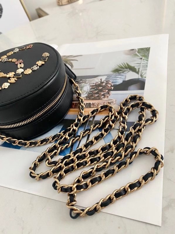 z2220230566979_5baa86500f3049ac574148073d4bc96e