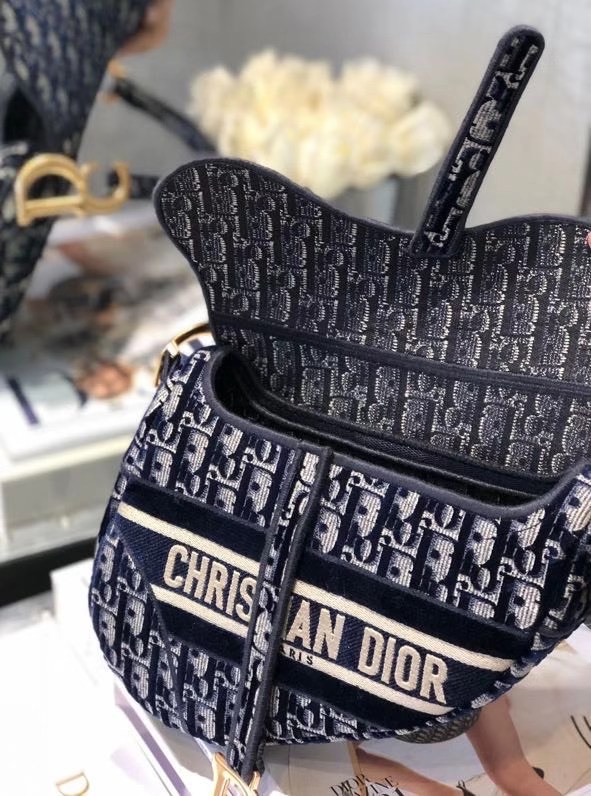 z2233706451683_322cb8edc2145b0fd6021aa7df94e01c