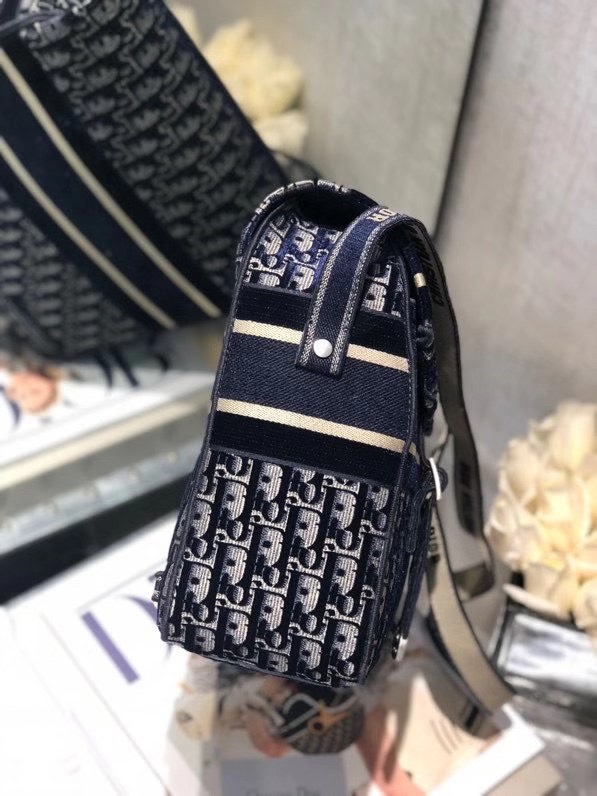 z2233704905666_5a7e569f4be34517848d0ee723dada07