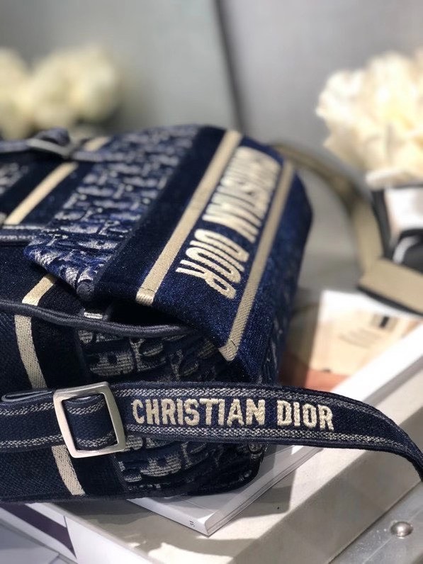 z2233704914172_17943ef6b3a8ab28a604871c74a763d1