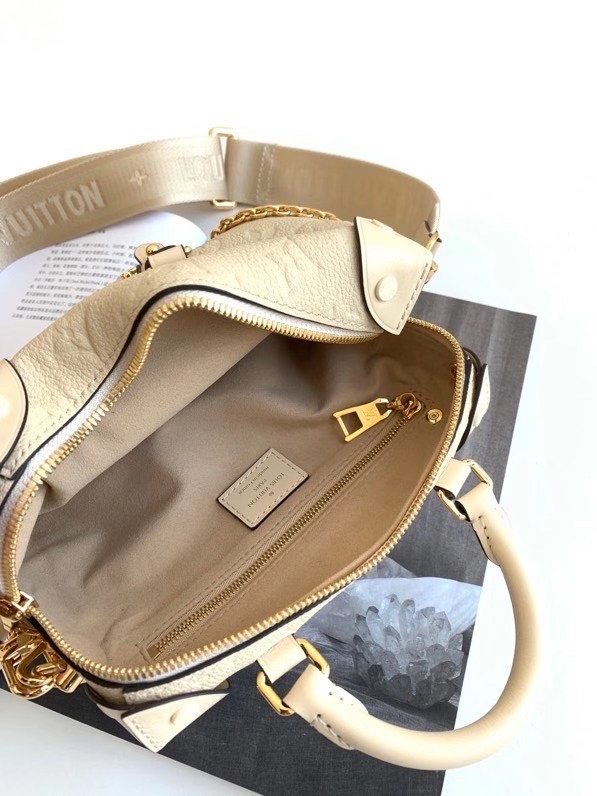 z2238056922869_fe8eb0c51d48efe40ef8446e683e0ee6