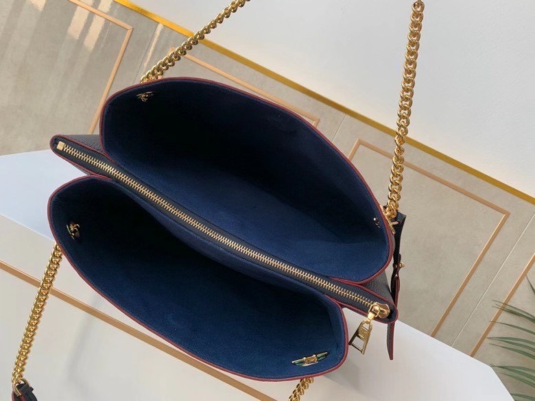 z2238057583970_ae1a8f475e2015211998496d0083639b